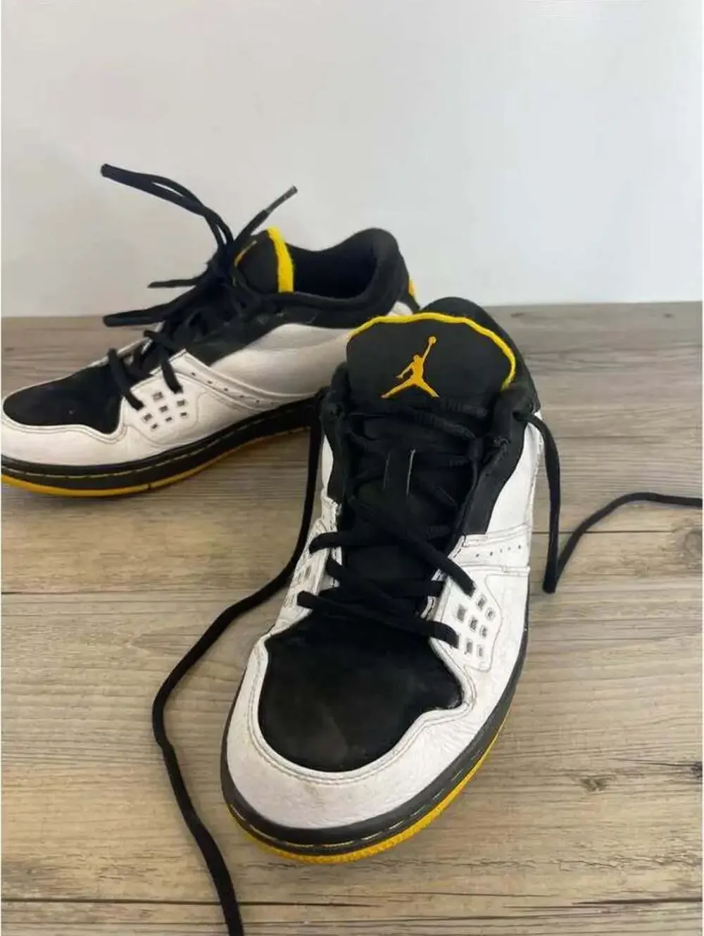 Jordan TE 2 Low Mens 9 White Black Maize Yellow Sneakers 350610-106